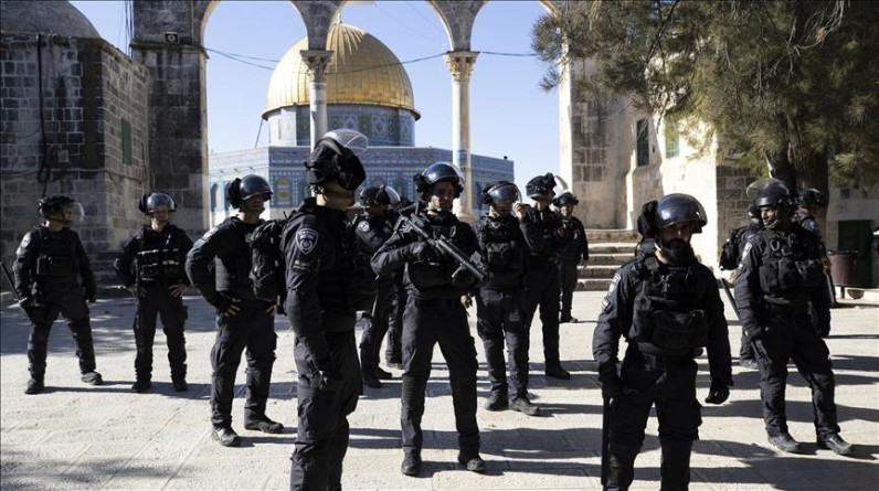 أعضاء للكنيست يشاركون 700 مستوطنا في اقتحام المسجد الأقصى